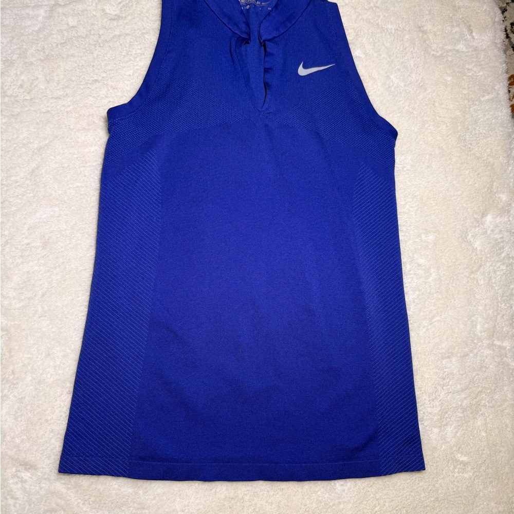 *SOLD*Nike Victory Women's Dri-FIT Sleeveless Golf blue top size Small